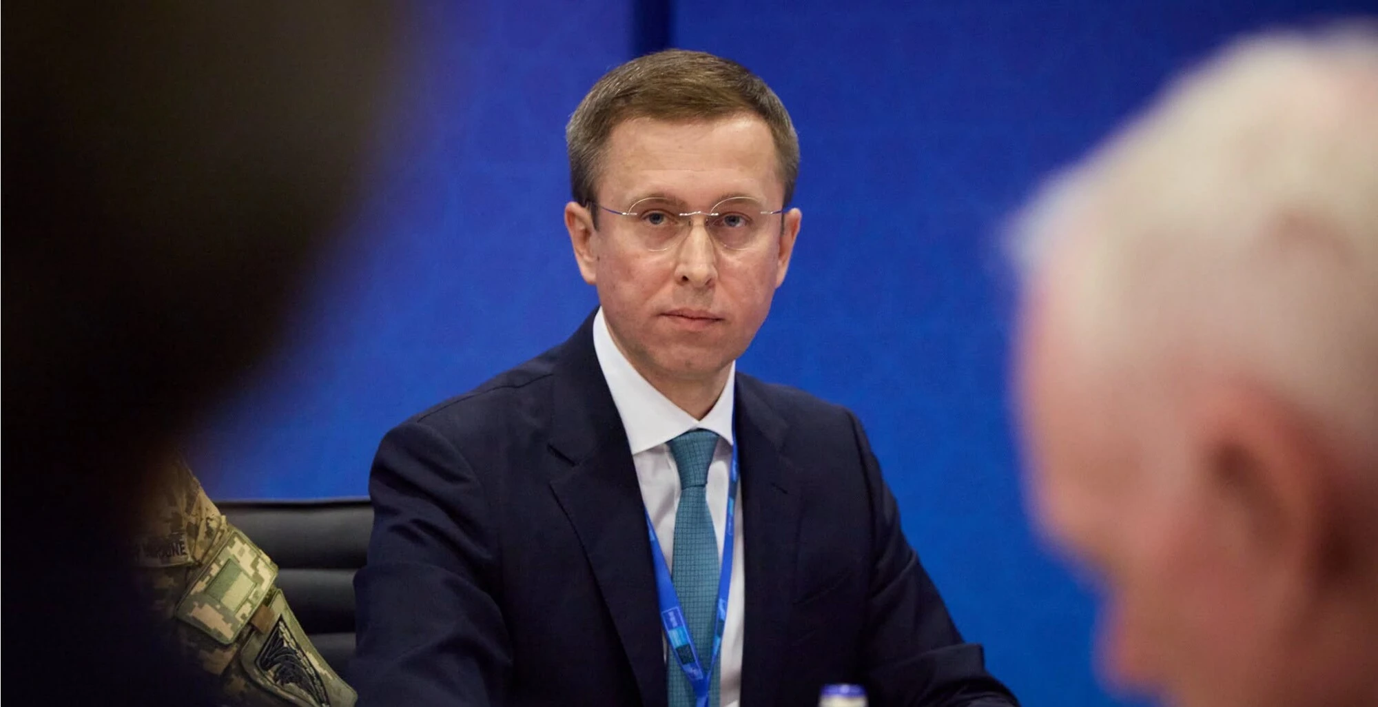 Прем'єр-міністр Сергій Корецький повідомляє про відсторонення керівництва Сенс Банку
