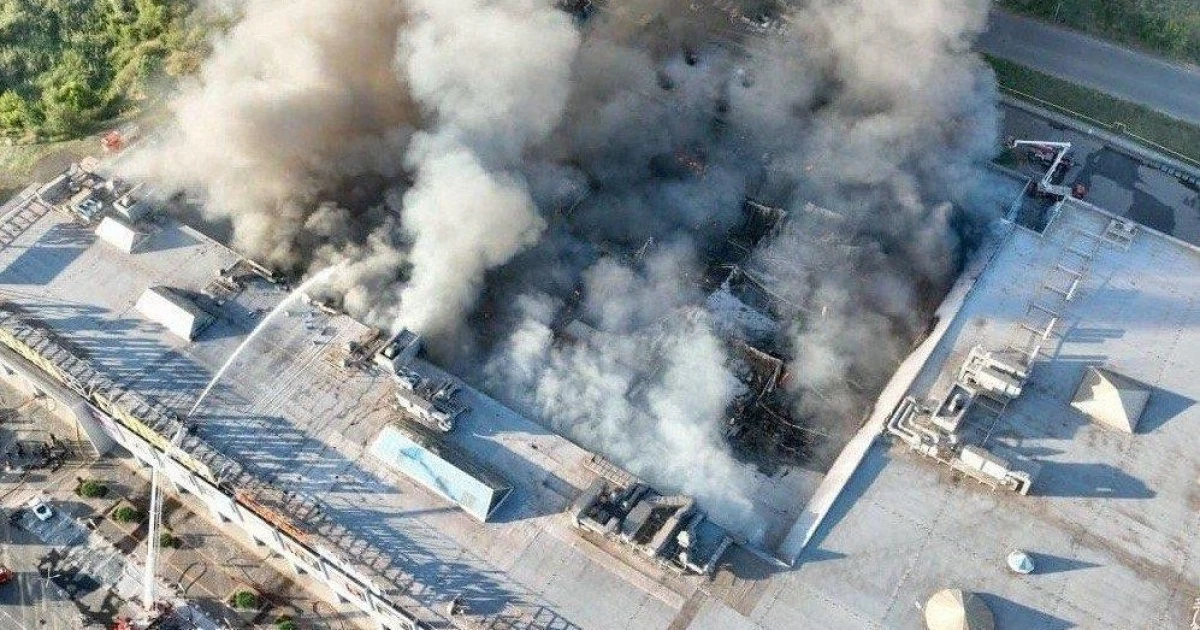 Пошкоджений ТРЦ у Кривому Розі внаслідок удару безпілотників 21 серпня 2026 року