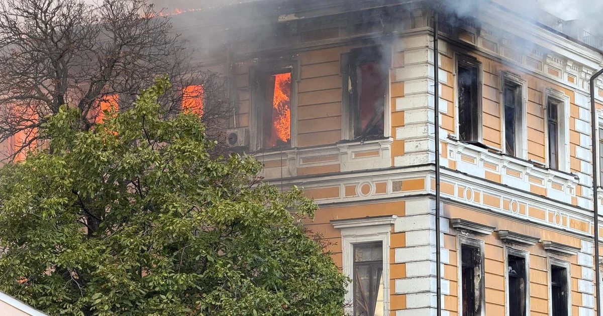 Пожежа в будівлі Президії НАН України на вулиці Володимирській після удару дрона 28 вересня