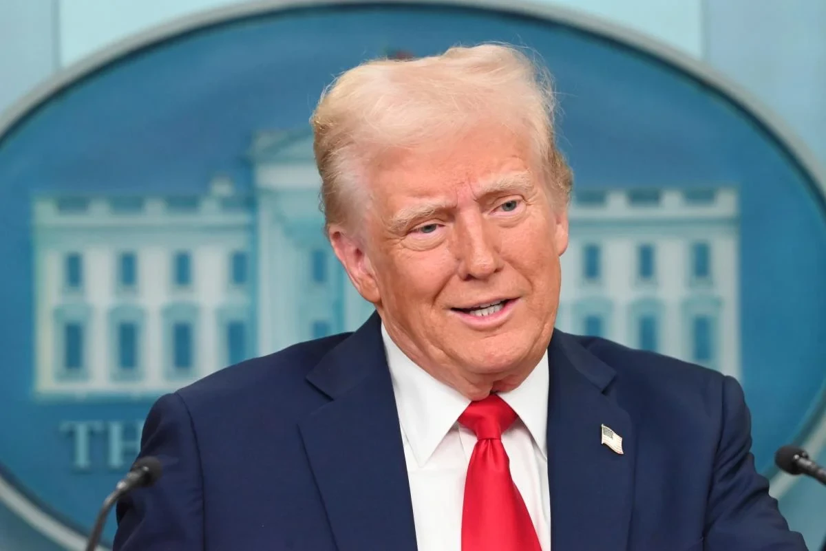 Дональд Трамп під час коментаря журналістам (ілюстративне фото)