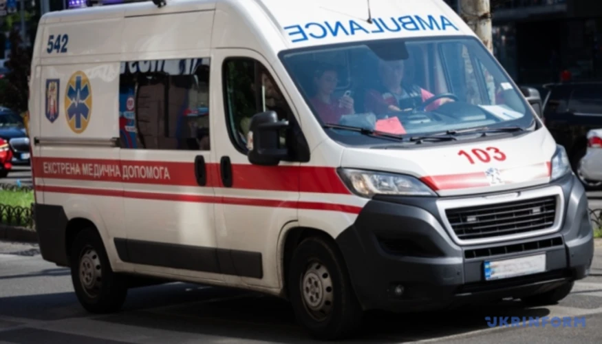 Пошкоджені багатоповерхові будинки в житловому районі Кременчука після ракетного удару 7 жовтня