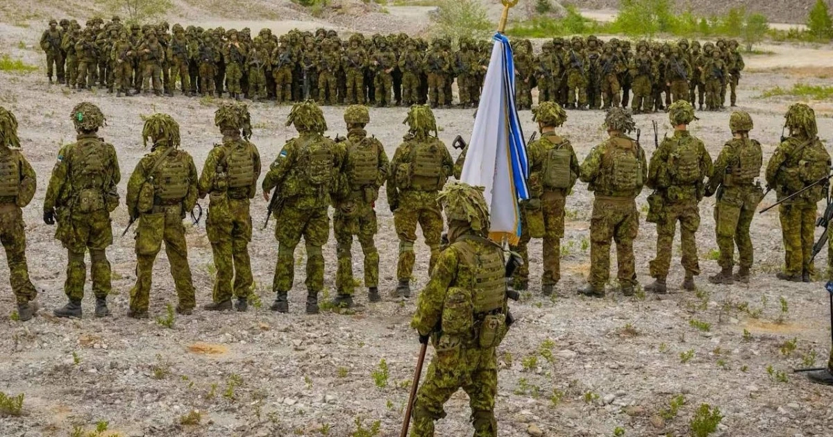 Естонські військовослужбовці на навчаннях поблизу кордону з Росією (REUTERS/Ints Kalnins).